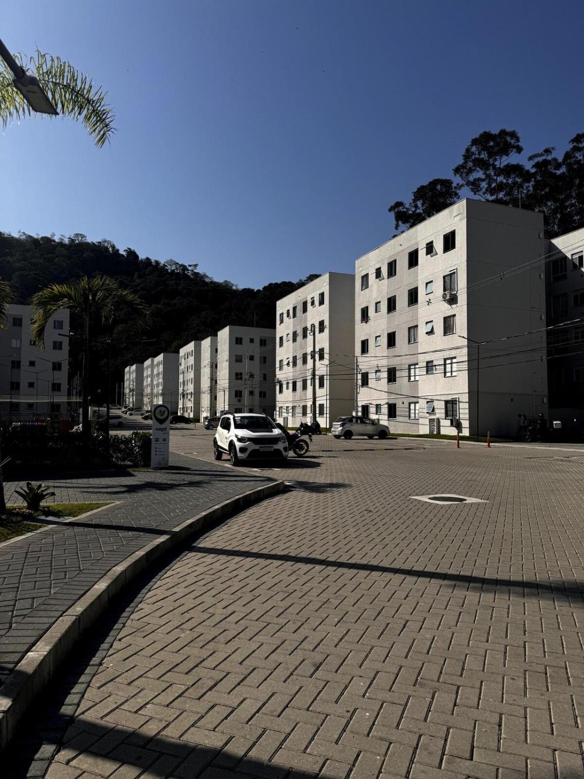 Mobilado Perto De Varias Praias Apartamento